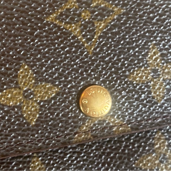 Louis Vuitton Monogram Sarah Wallet beautiful used condition - Picture 3 of 12